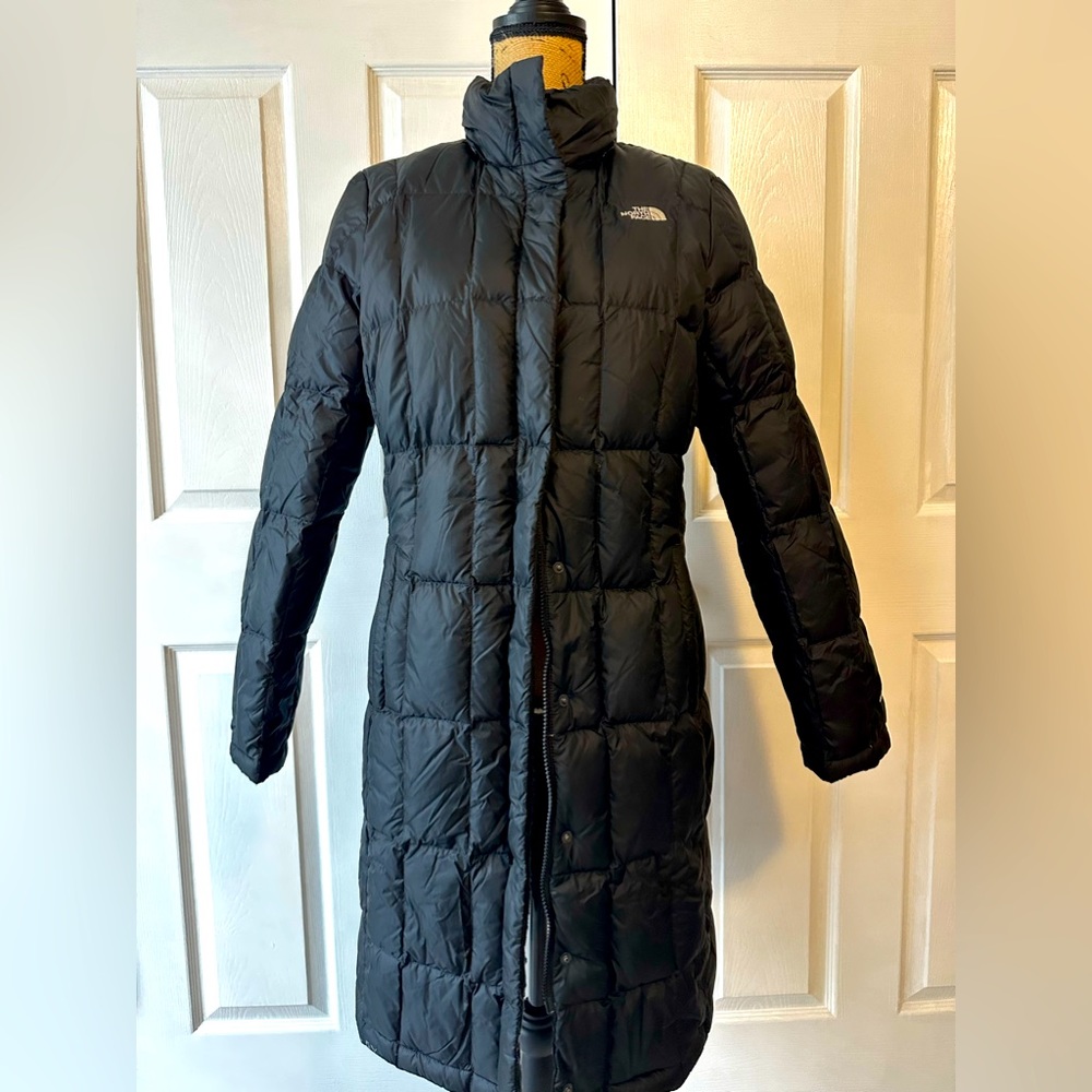 Women’s The North Face puffer goose down jacket size medium size